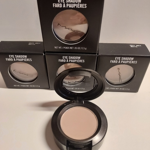 MAC Matte Eye Shadow *COZY GREY* - Picture 2 of 5